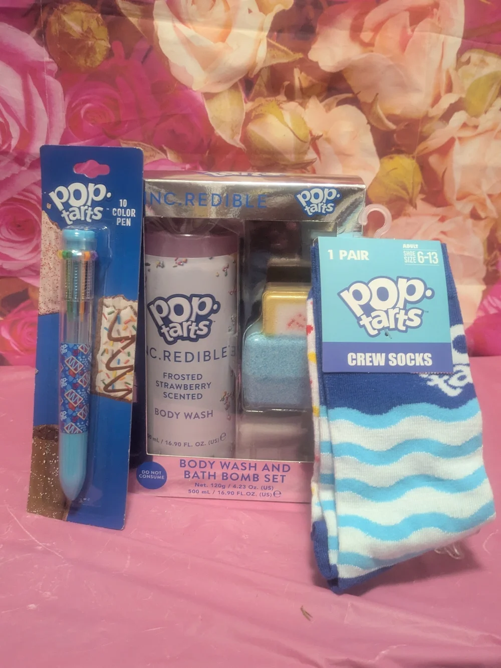 Pop-Tarts Frosted Strawberry Body Wash & Bath Bomb Set with Blue Crew Socks Teen